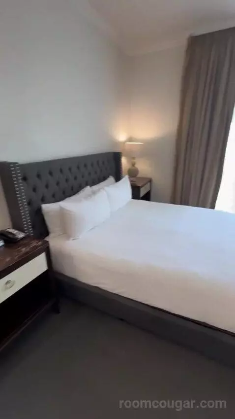 Premiere Pool View bed picture #5