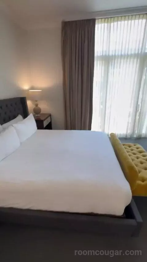 Premiere Pool View bed picture #7