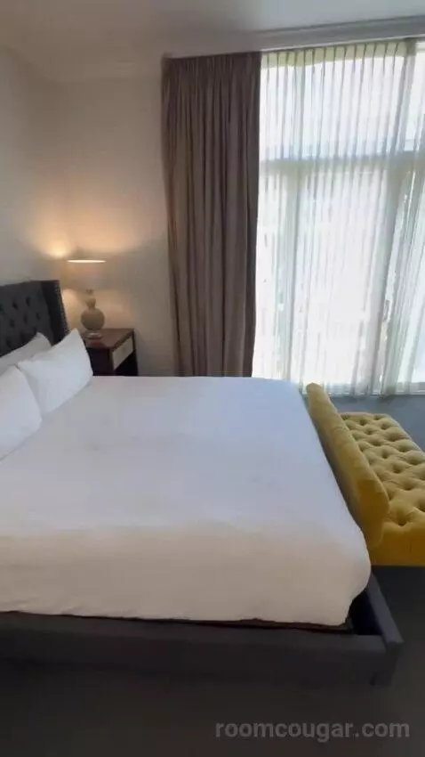 Premiere Pool View bed picture #8
