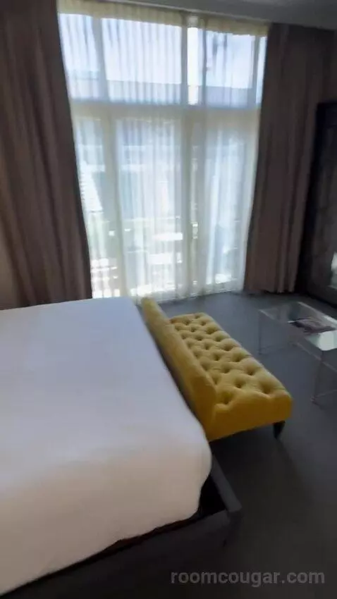 Premiere Pool View bed picture #10