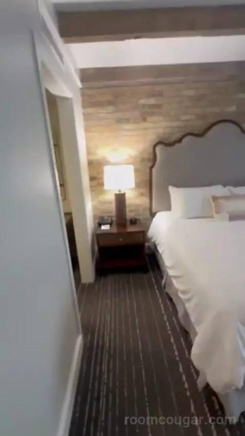 Premium Riverview Parlor Suite bed picture #2