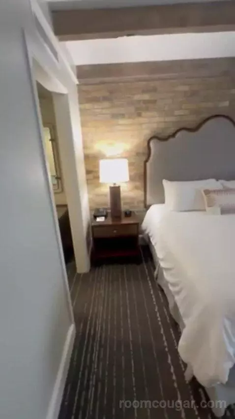 Premium Riverview Parlor Suite bed picture #3