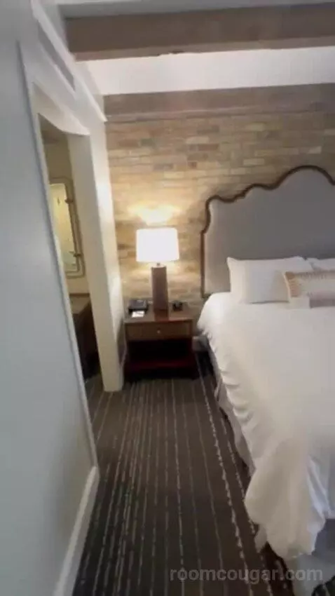 Premium Riverview Parlor Suite bed picture #4