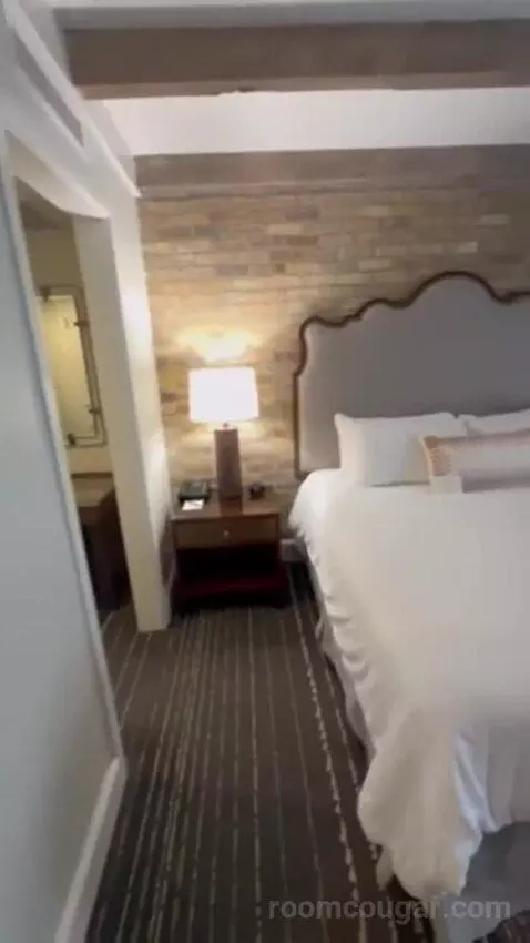 Premium Riverview Parlor Suite bed picture #5