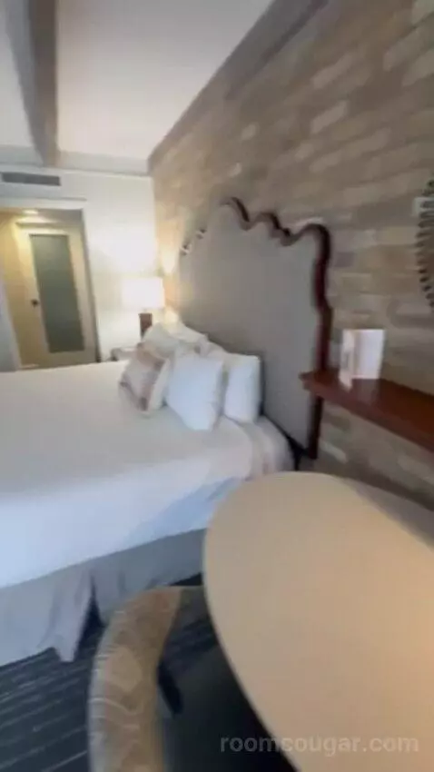 Premium Riverview Parlor Suite bed picture #11