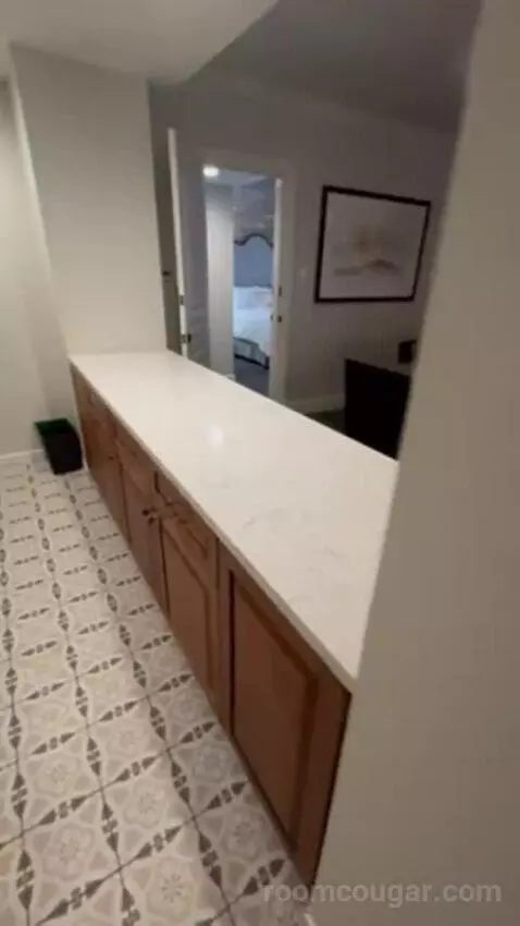 Premium Riverview Parlor Suite bathroom picture #4