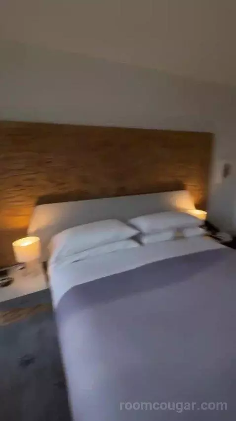 King Standard bed picture #11