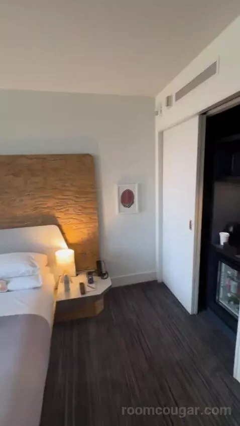 King Standard bed picture #8