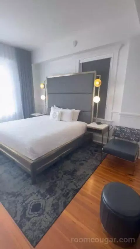 Junior Suite bed picture #3