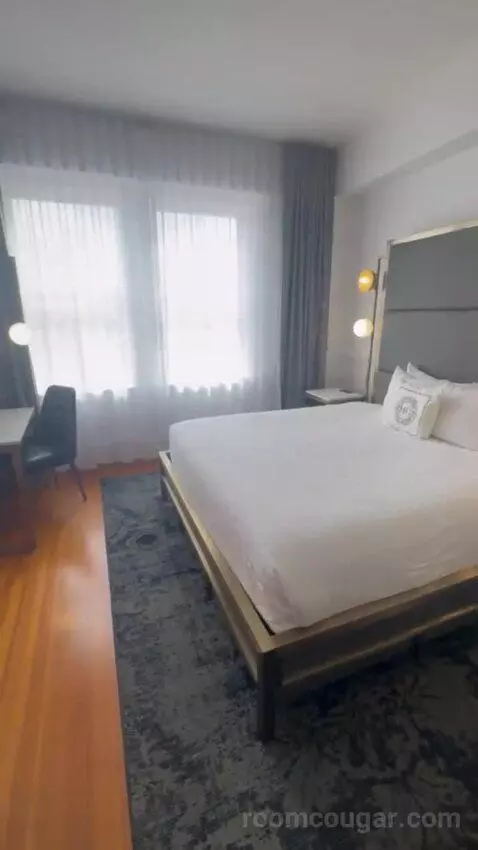 Junior Suite bed picture #5
