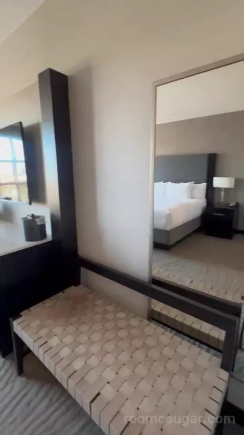 King Room bed picture #12