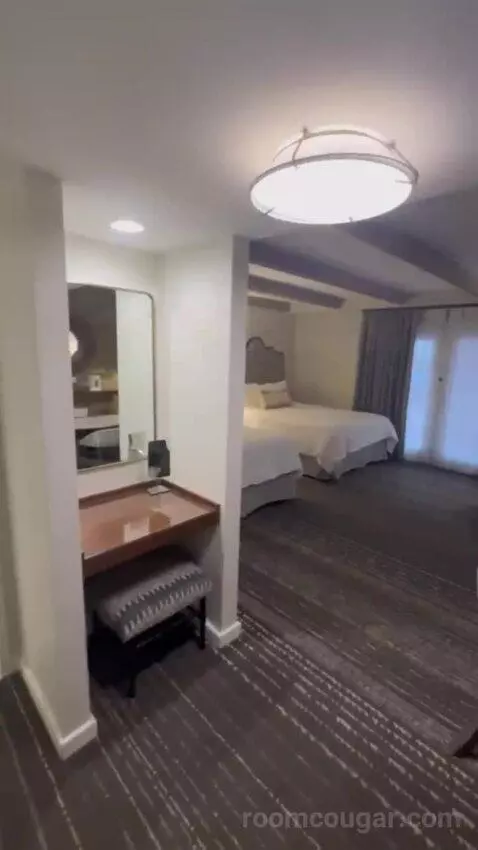 Deluxe Room with Two Double Beds bed picture #1