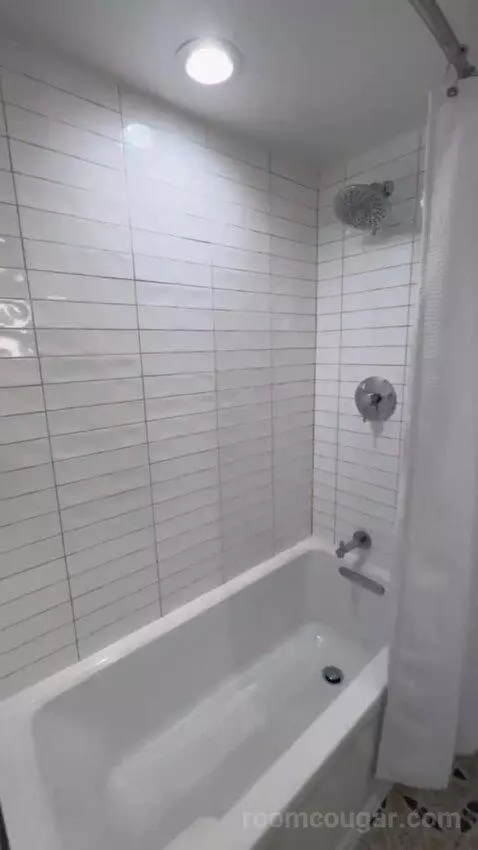 Deluxe Room with Two Double Beds bathroom picture #5