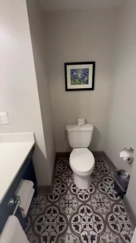 Queen Room with Two Queen Beds bathroom picture #6