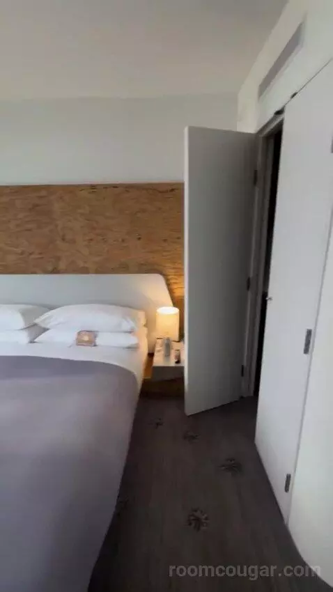 City View Suite bed picture #7