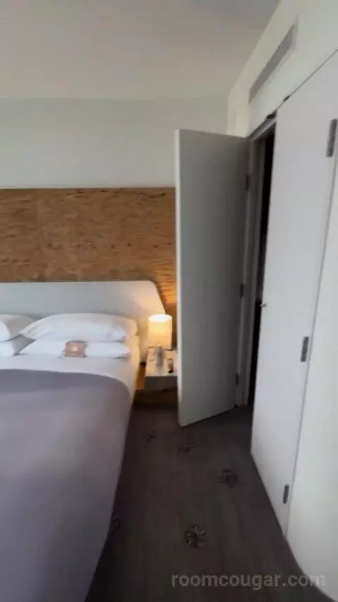 City View Suite bed picture #8