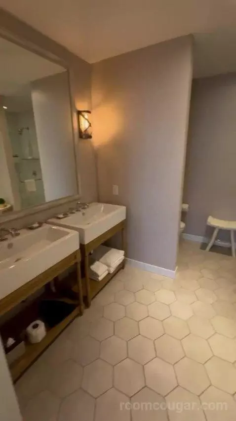 Magnificent Seven Seaside bathroom picture #2