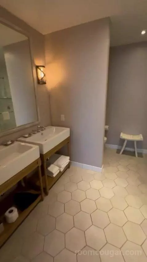 Magnificent Seven Seaside bathroom picture #3