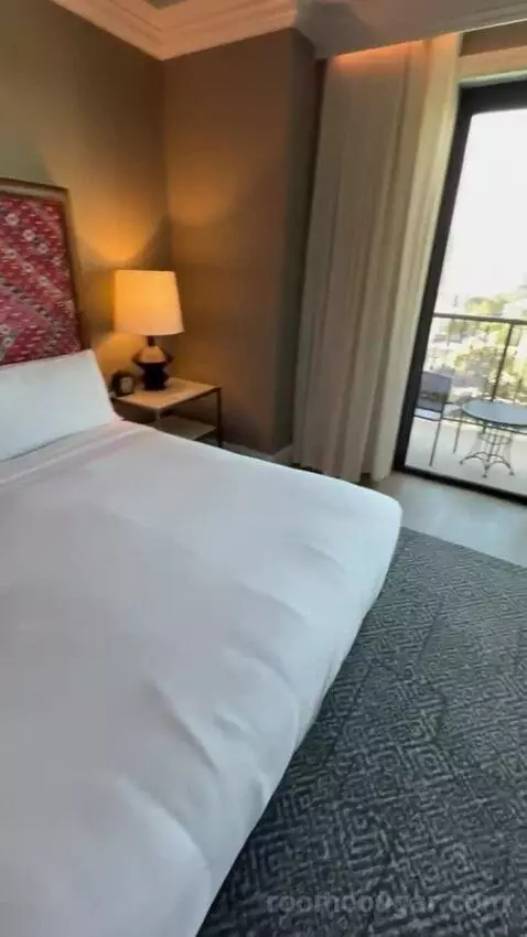 Balcony King bed picture #9