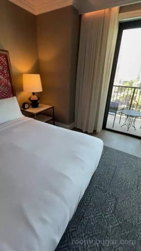 Balcony King bed picture #11