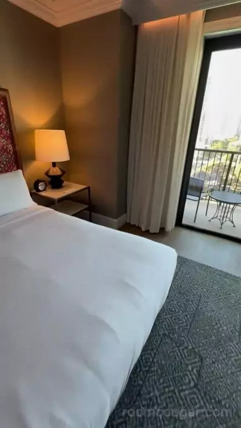 Balcony King bed picture #12