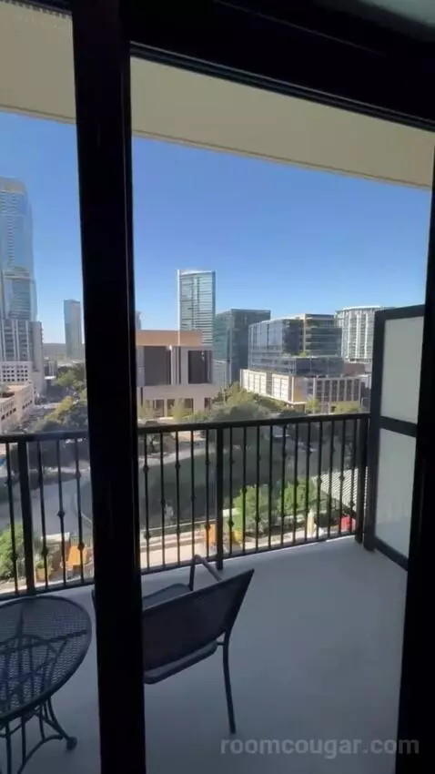 Balcony King view picture #5