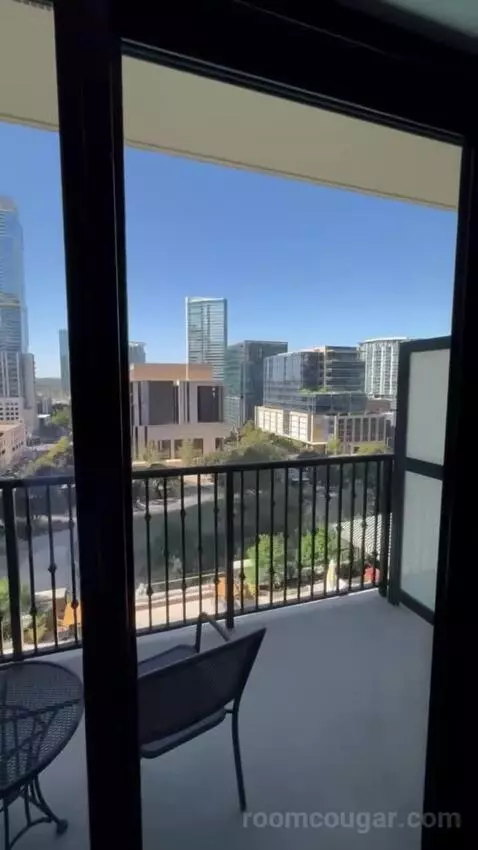Balcony King view picture #6