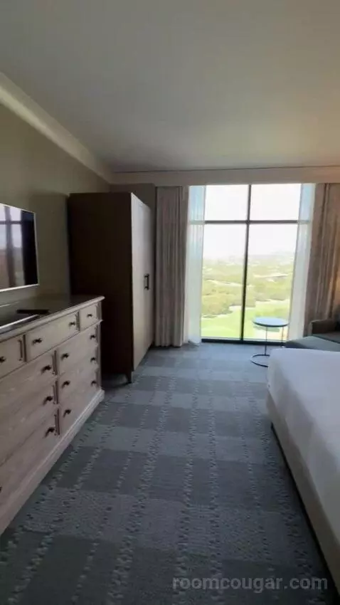 Signature Fairways Suite
 - 1 King Bed bed picture #5