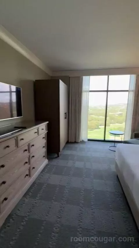 Signature Fairways Suite
 - 1 King Bed bed picture #6