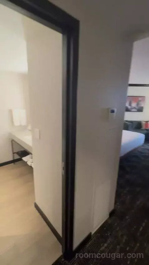 Deluxe King Room bed picture #5