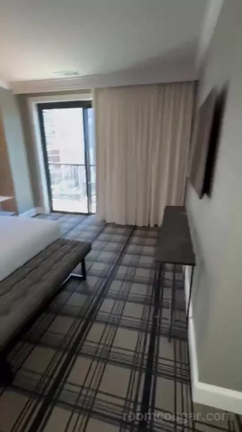 Balcony Corner Suite King bed picture #7