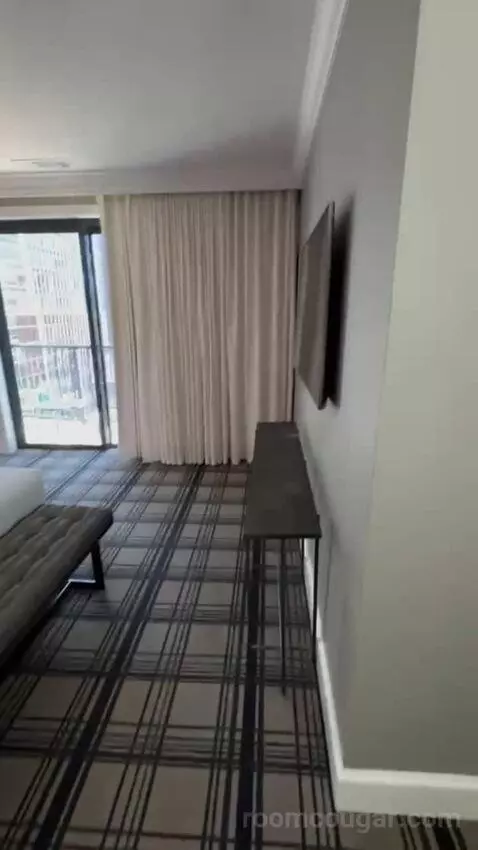 Balcony Corner Suite King bed picture #9