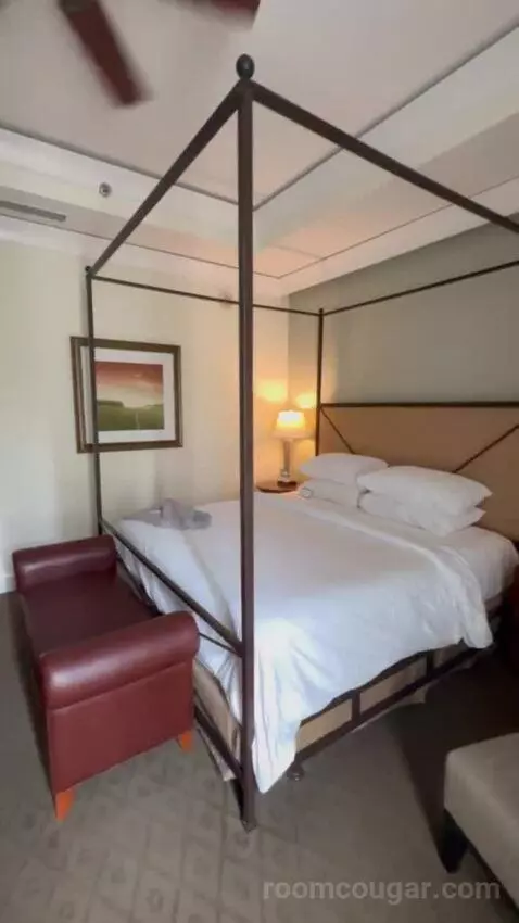 Premier Room - 1 King Bed bed picture #10