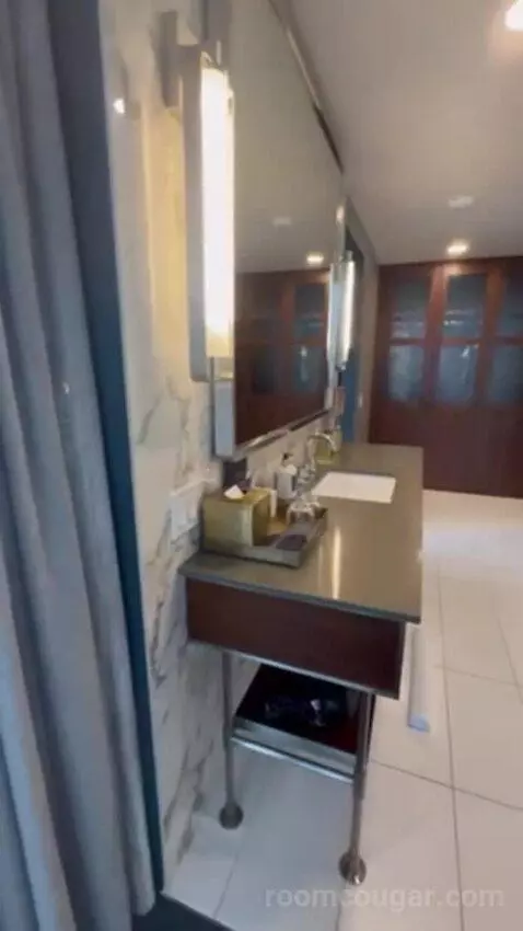 Penthouse Suite bathroom picture #12