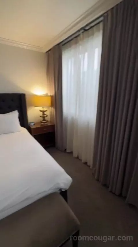 Premiere Double Queen bed picture #8