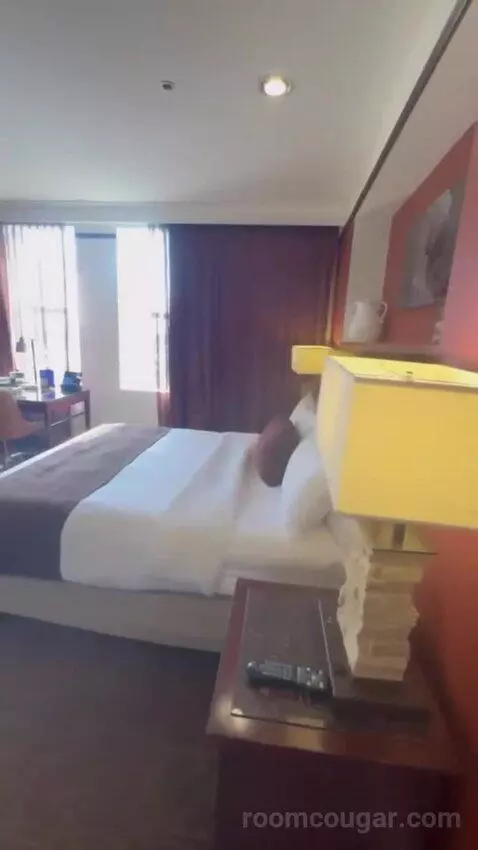 Deluxe King Room with Garden Tub bed picture #2