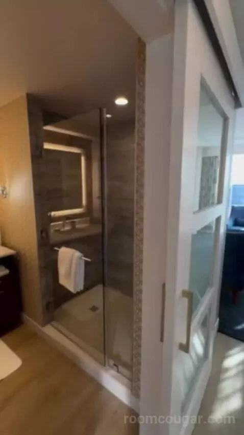 Fairmont Gold Grand Suite bathroom picture #9