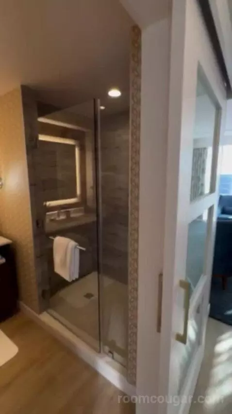 Fairmont Gold Grand Suite bathroom picture #10