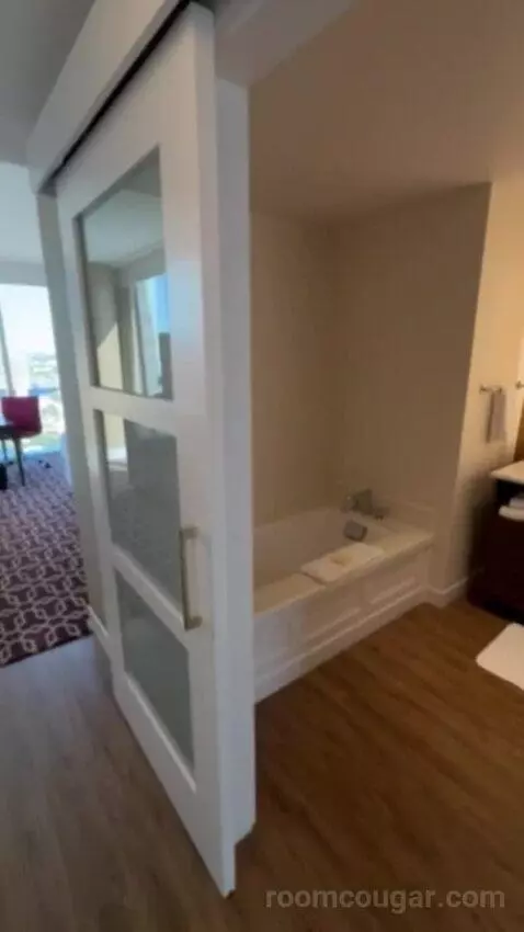 Fairmont Gold Grand Suite bathroom picture #1