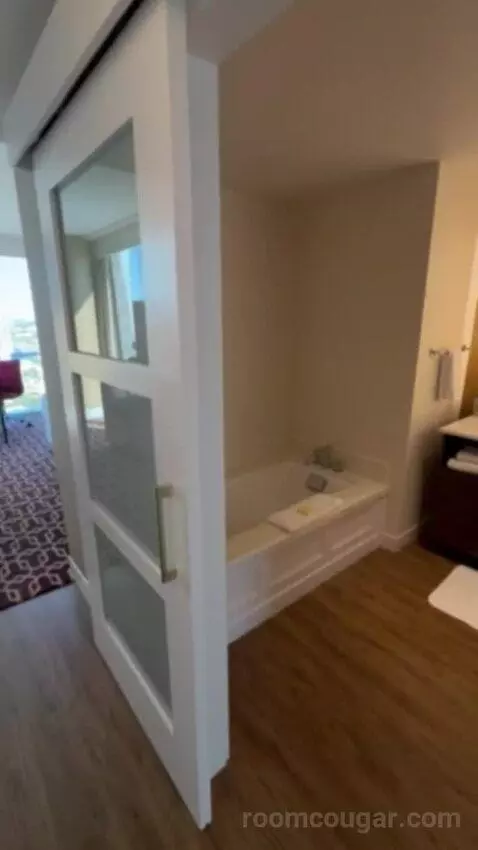 Fairmont Gold Grand Suite bathroom picture #2