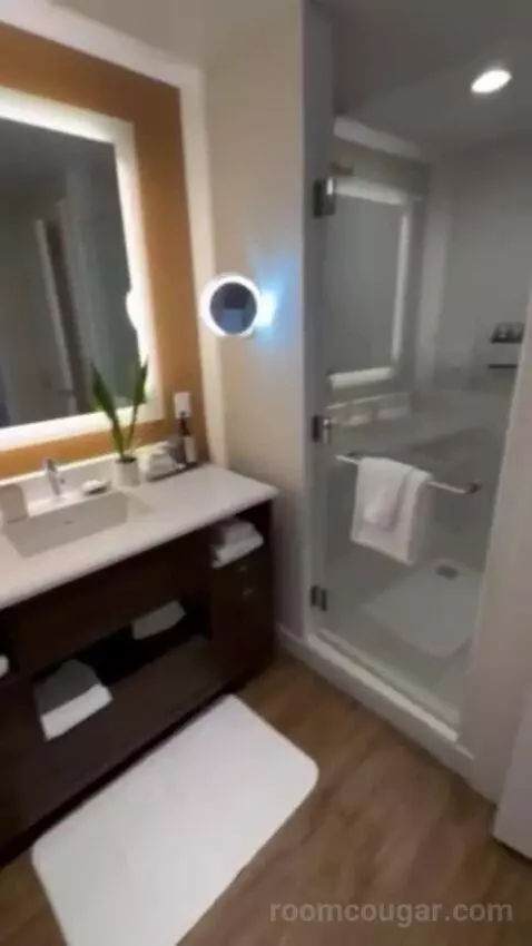 Fairmont Gold Grand Suite bathroom picture #4