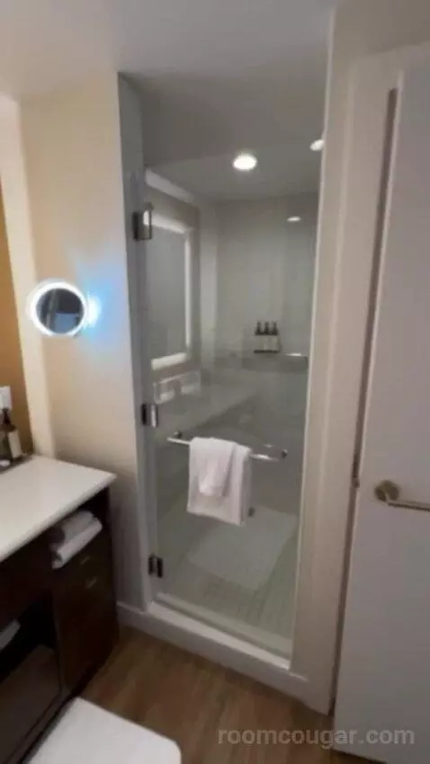 Fairmont Gold Grand Suite bathroom picture #5