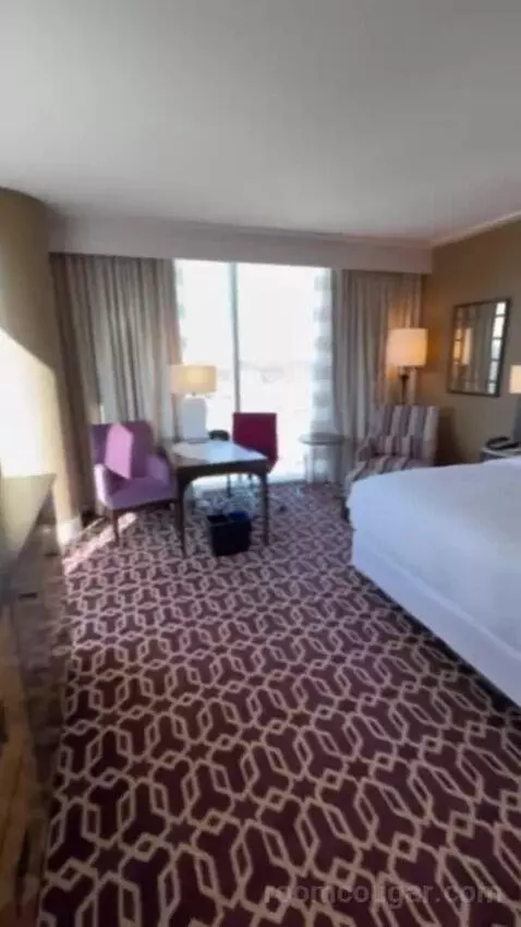 Fairmont Gold Grand Suite bed picture #6