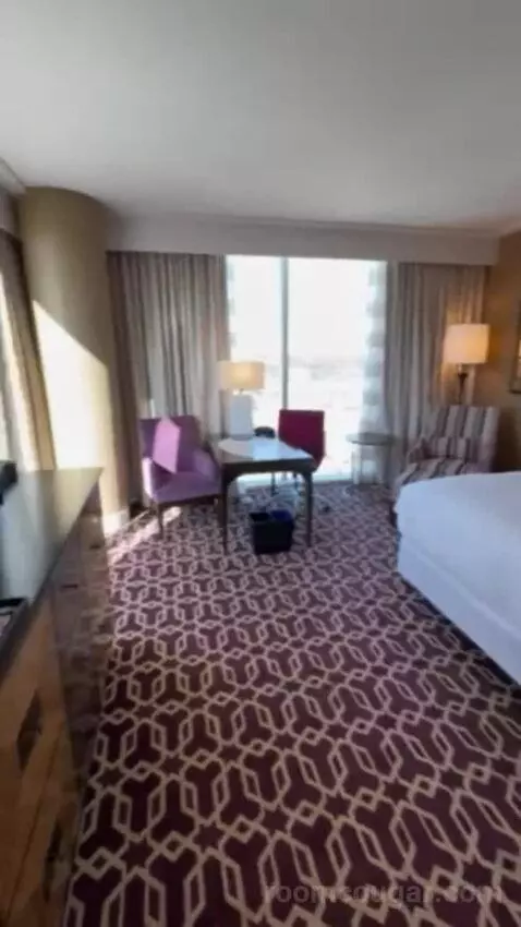 Fairmont Gold Grand Suite bed picture #7