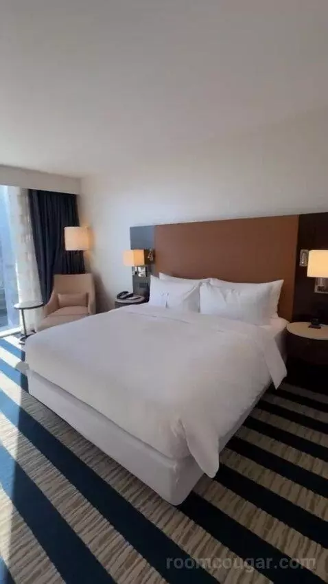 Signature King bed picture #1