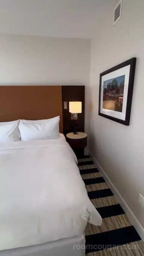 Signature King bed picture #3