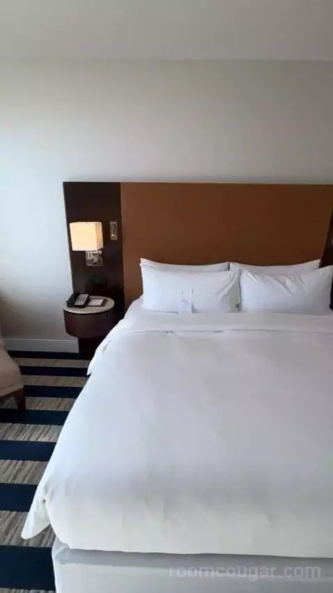 Signature King bed picture #5