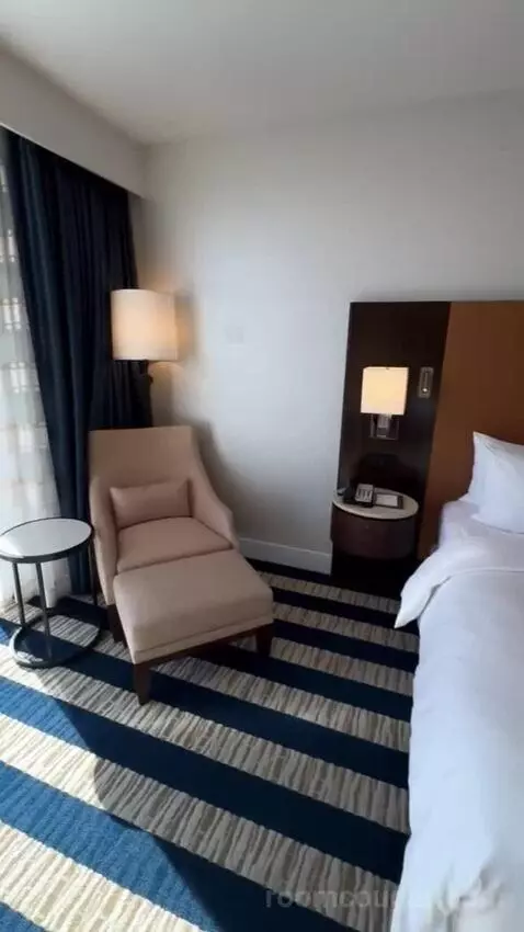 Signature King bed picture #6