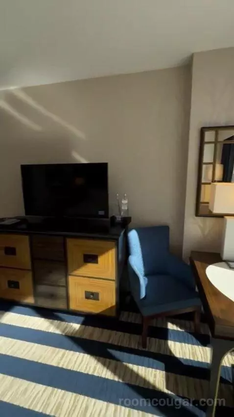 Signature King bed picture #7