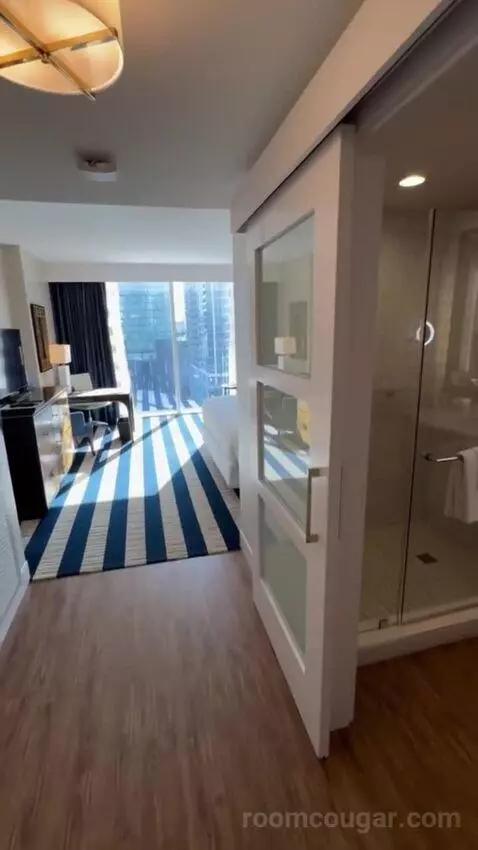 Signature King view picture #1